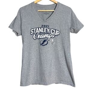 TAMPA BAY LIGHTNING 2021 Bolts Stanley Cup Champs V-Neck T-Shirt, Size S